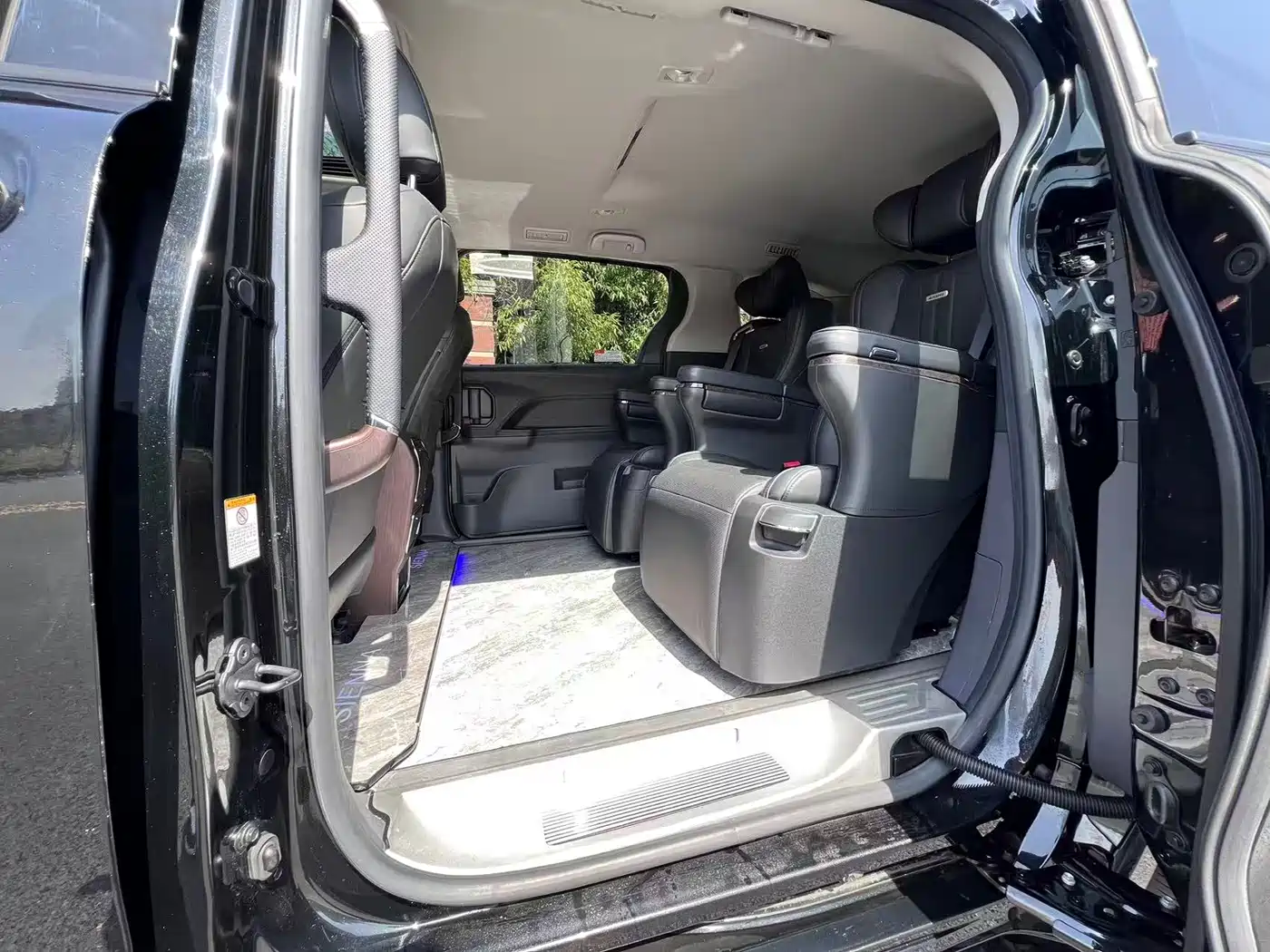 Toyota Sienna 2024 2.5L Hybrid Premium Edition фото 14