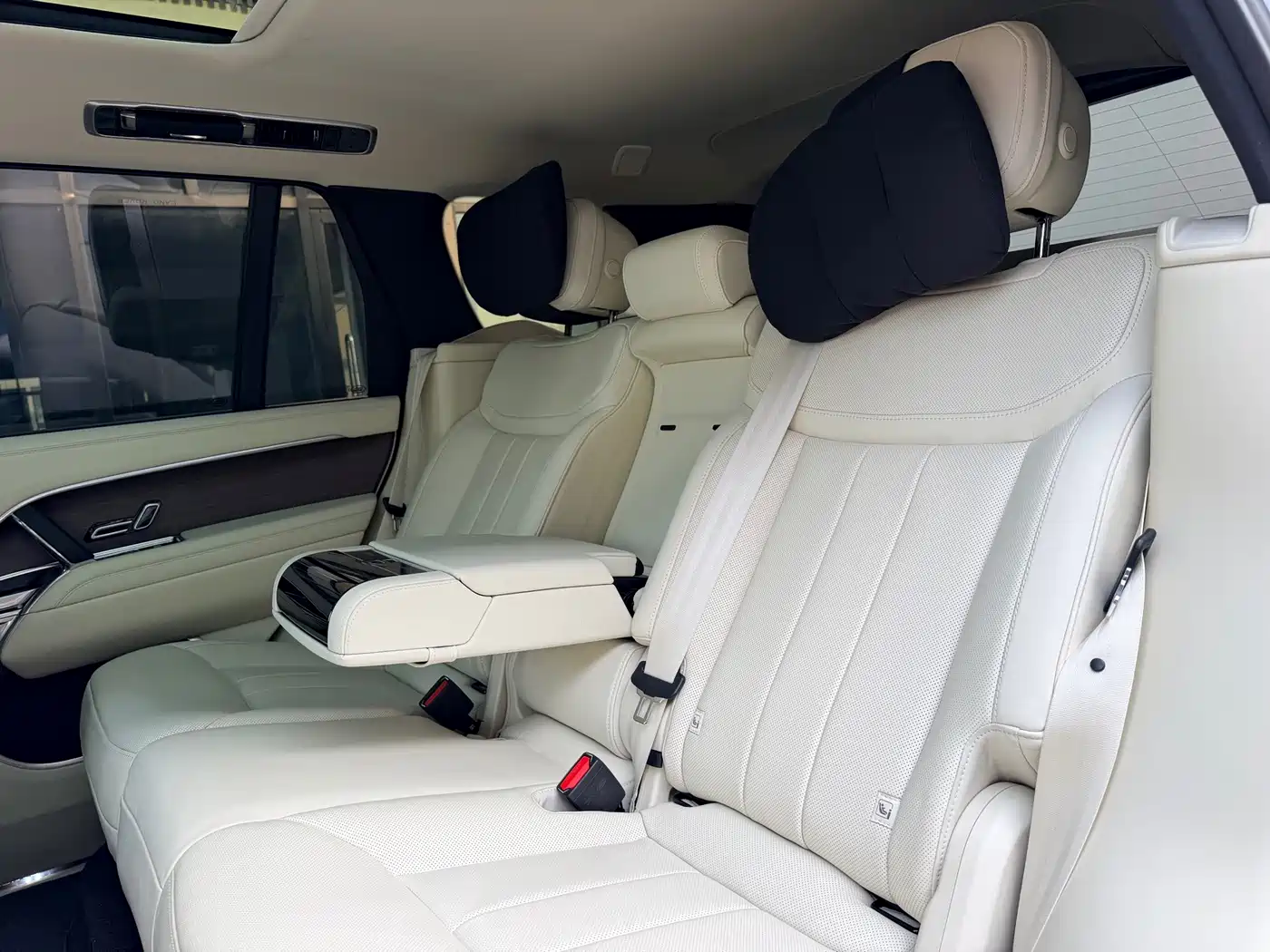 Land Rover Range Rover 2023 2023 3.0 L6 400PS Genesis Extended Version