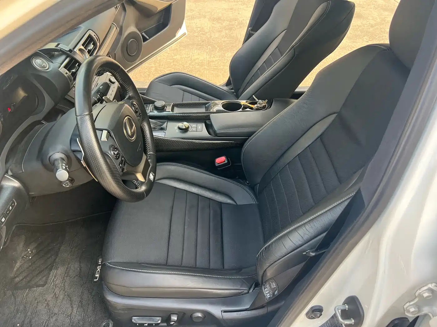 Lexus IS 2015 200t F SPORT фото 19