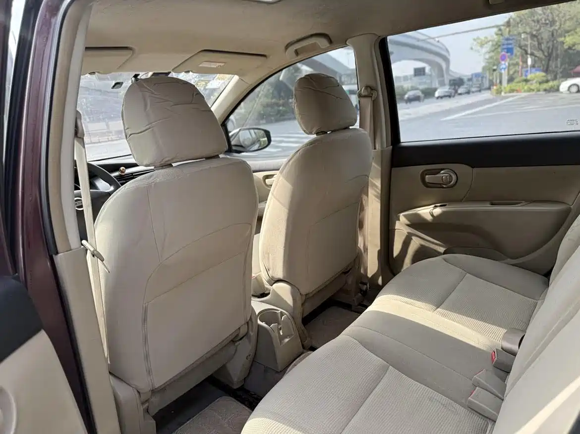 Nissan Livina 2014 2013 1.6XE CVT Comfort