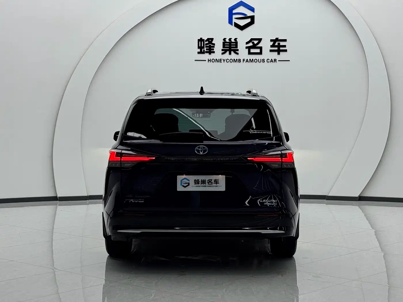 Toyota Sienna 2021 2.5L Hybrid Platinum Edition фото 26