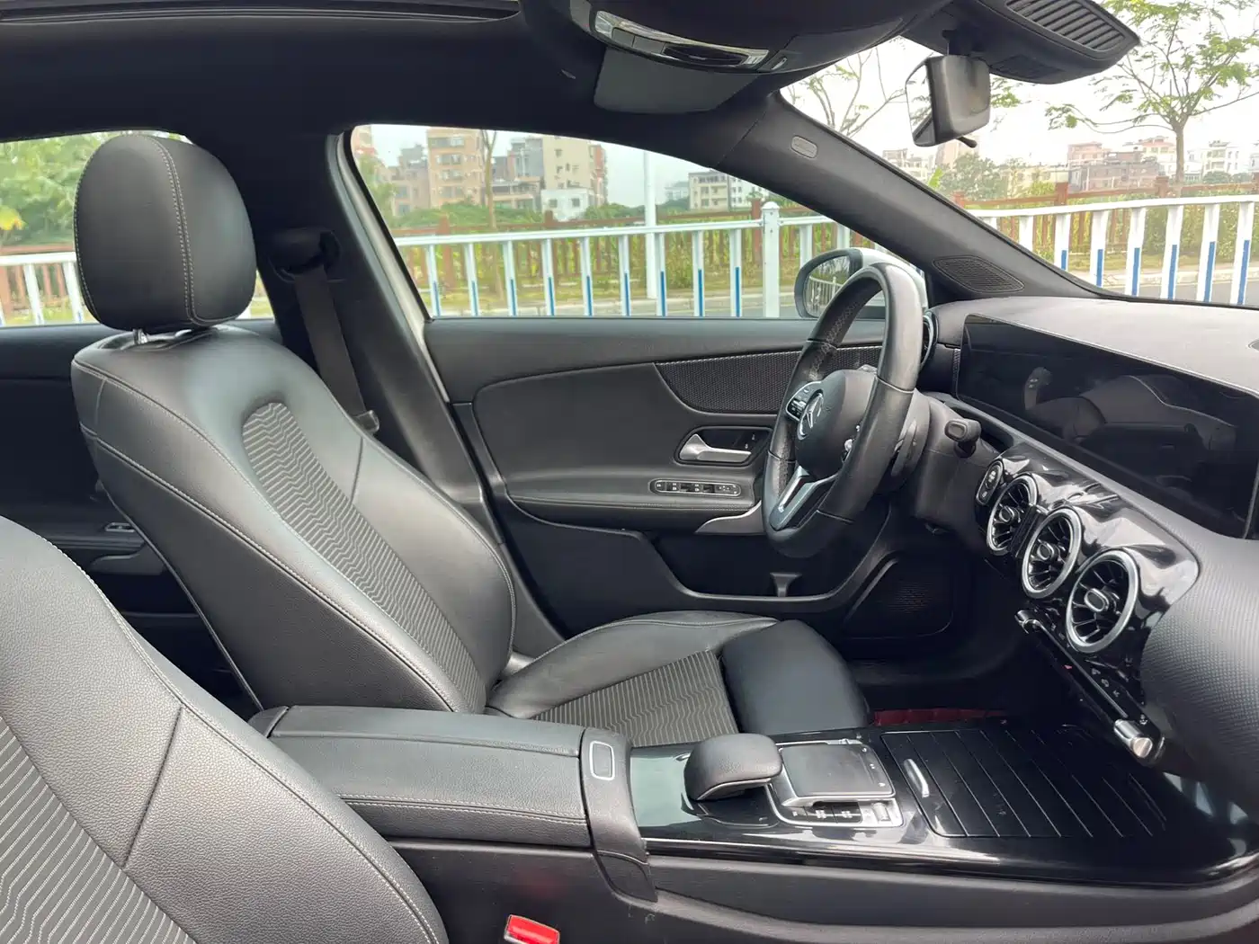 Mercedes-Benz A-Class (Import) 2019 A 200 Dynamic Version фото 8