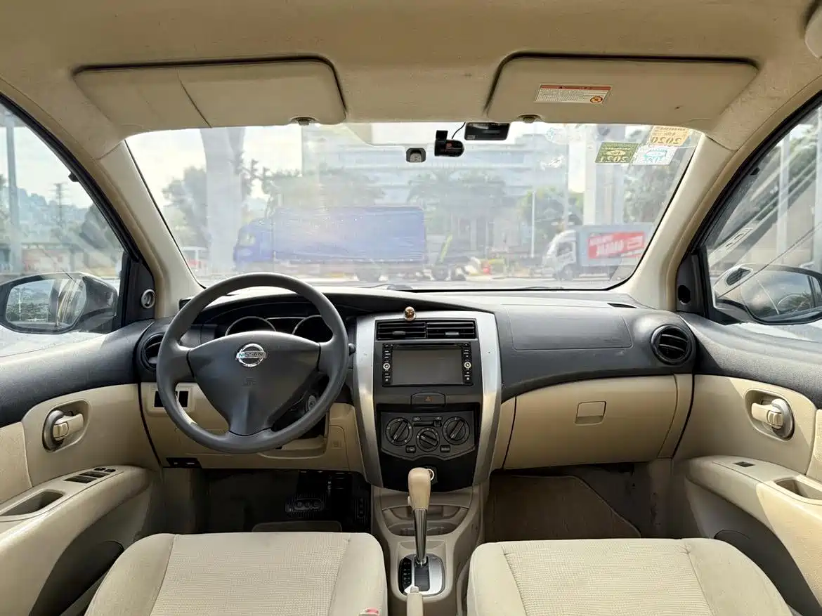 Nissan Livina 2014 2013 1.6XE CVT Comfort