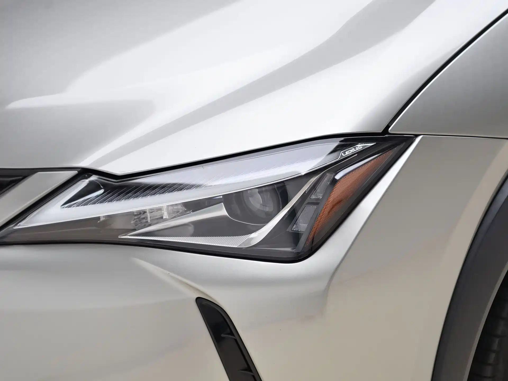 Фото 24 - Lexus UX