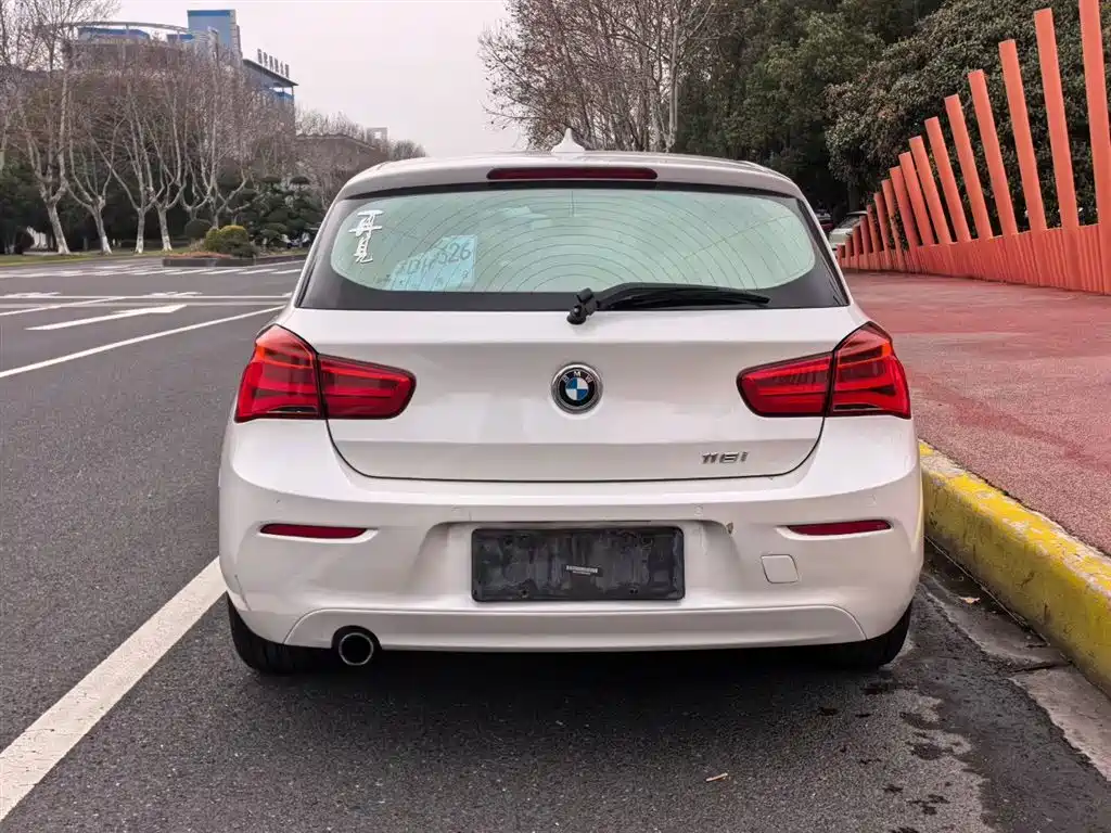 BMW 1 Series (Import) 2016 118i Leading фото 5