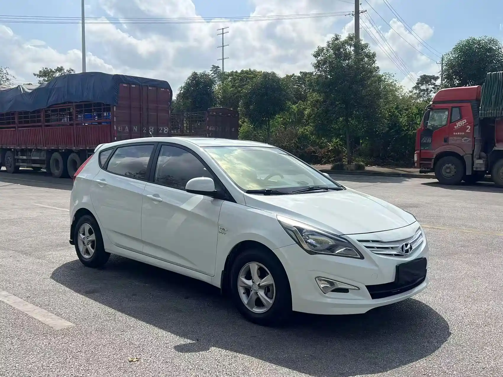 صورة 3 - Hyundai Reina