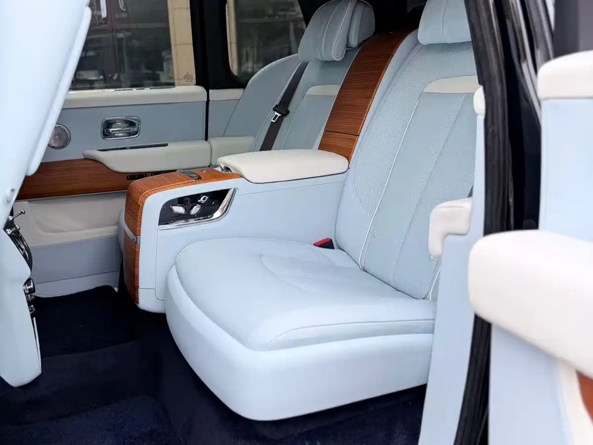Rolls-Royce Cullinan 2018 4-Seater Version фото 5