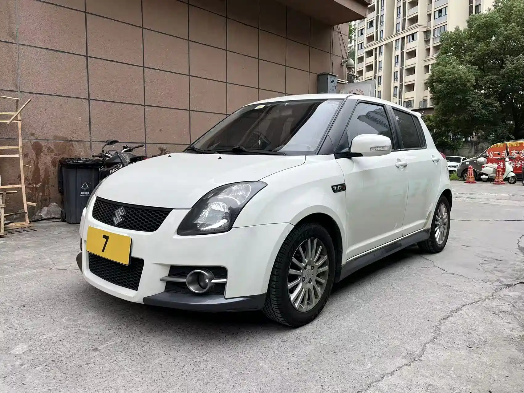 Фото 1 - Suzuki Swift