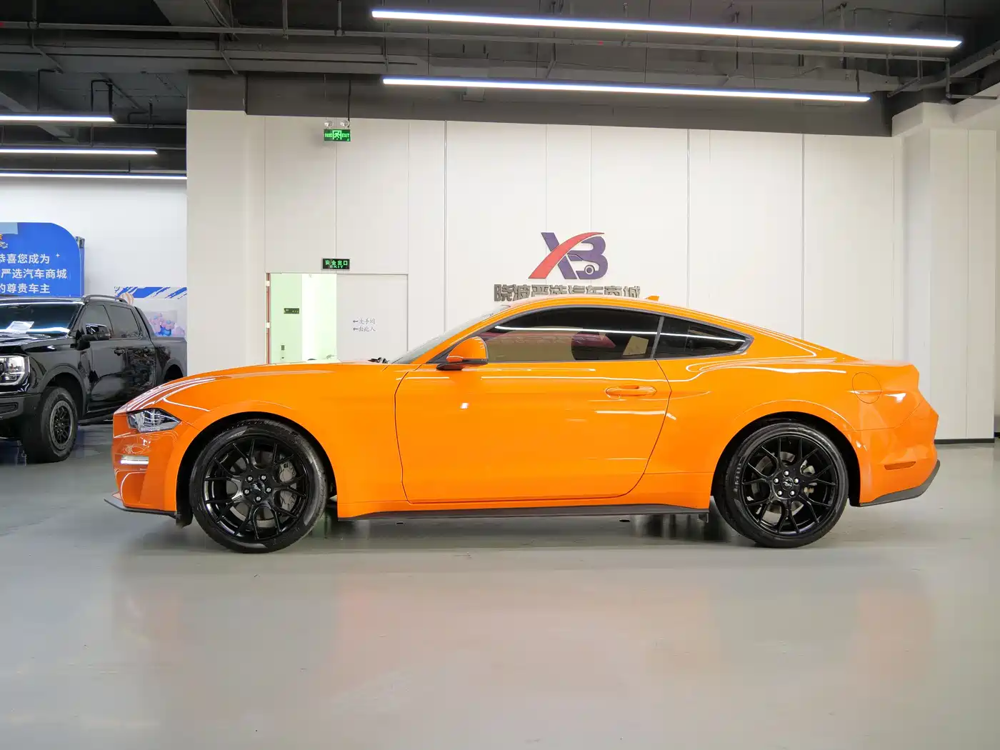 FORD MUSTANG
