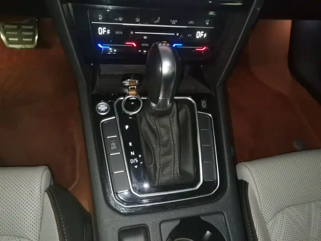 Volkswagen Magotan 2023 Model 2 Million Commemorative Edition 330TSI DSG Luxury фото 14