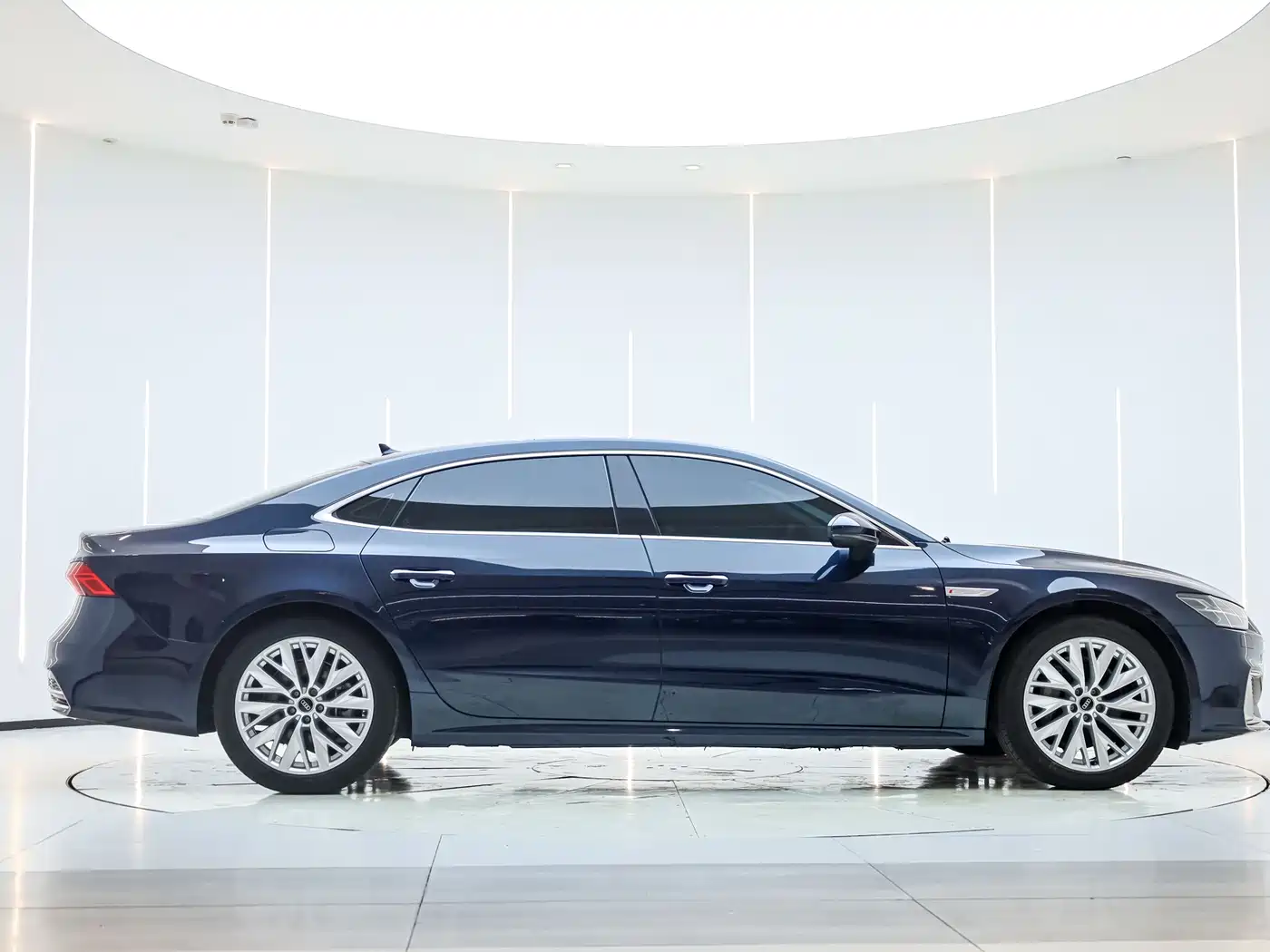 Audi A7L 2024 45TFSI S-line Dream Edition Crystal Package фото 7
