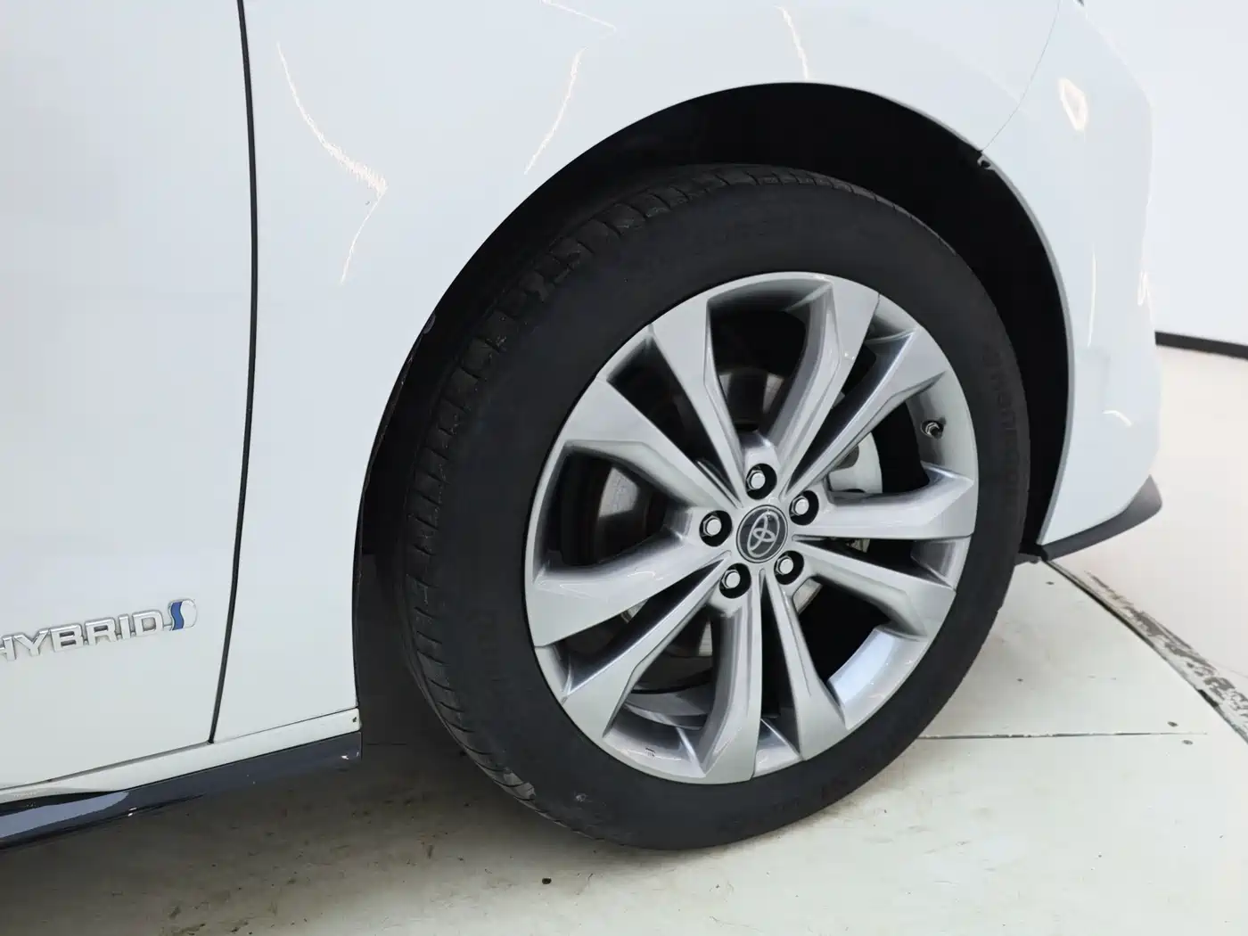 Toyota Sienna 2023 2.5L Hybrid Premium Edition фото 13