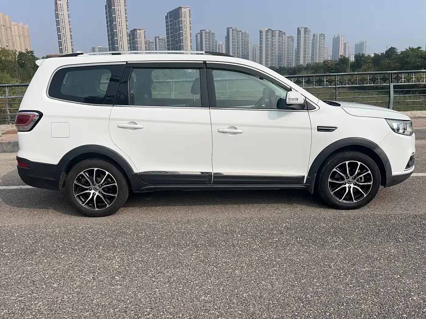 Dongfeng Fengxing Jingyi X6 2018 2017 Joy Series 1.5T Manual Luxury