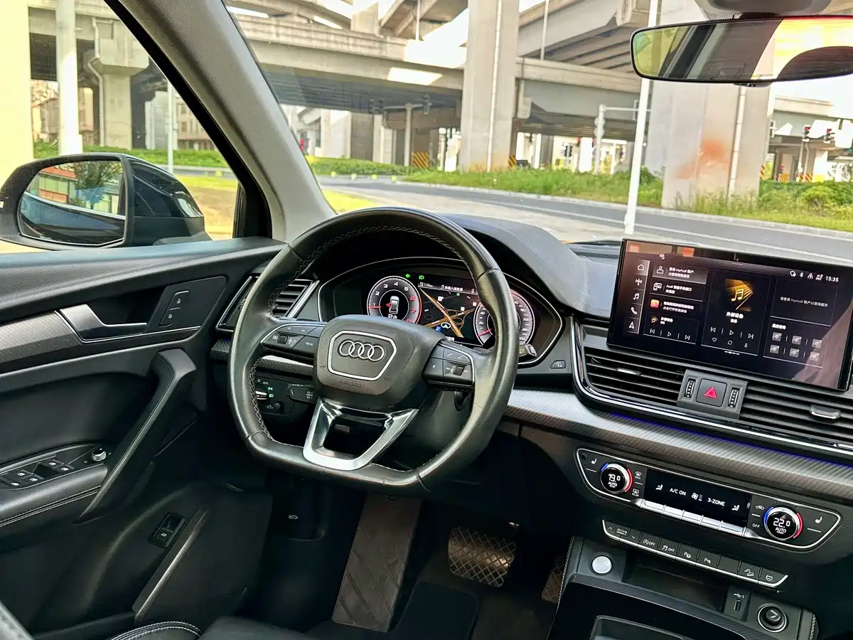 Photo 10 - Audi Q5L