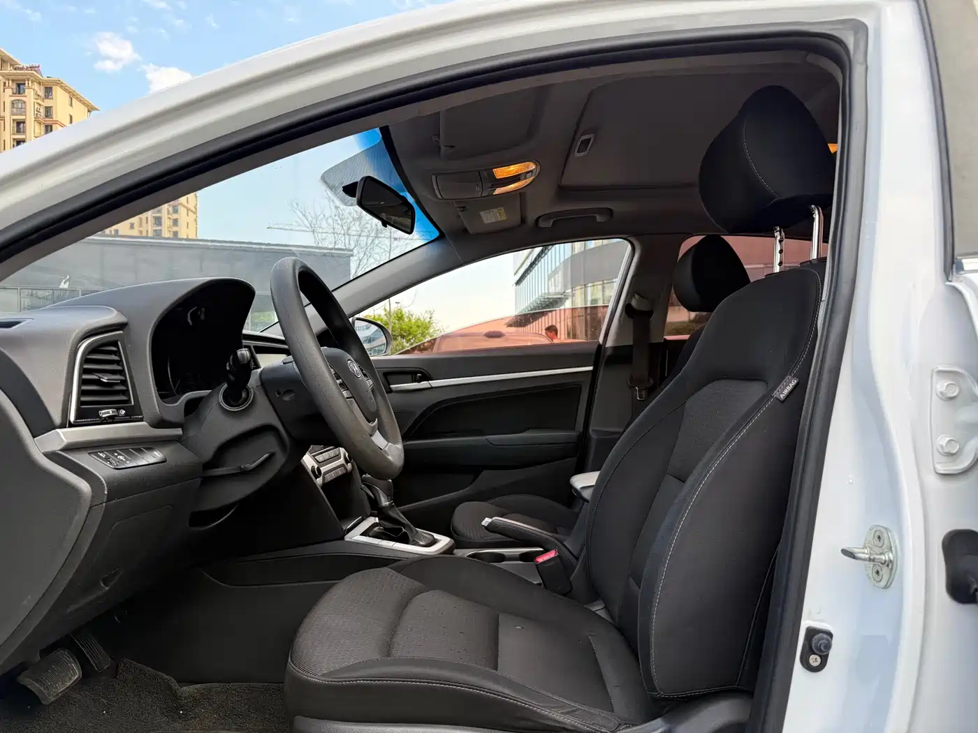 Hyundai Elantra 2016 Model 1.6L Automatic Smart Elite фото 5