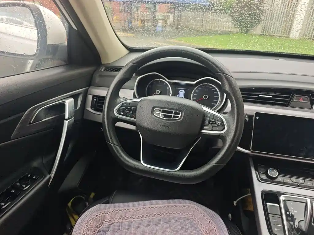 Фото 6 - Geely Boyue