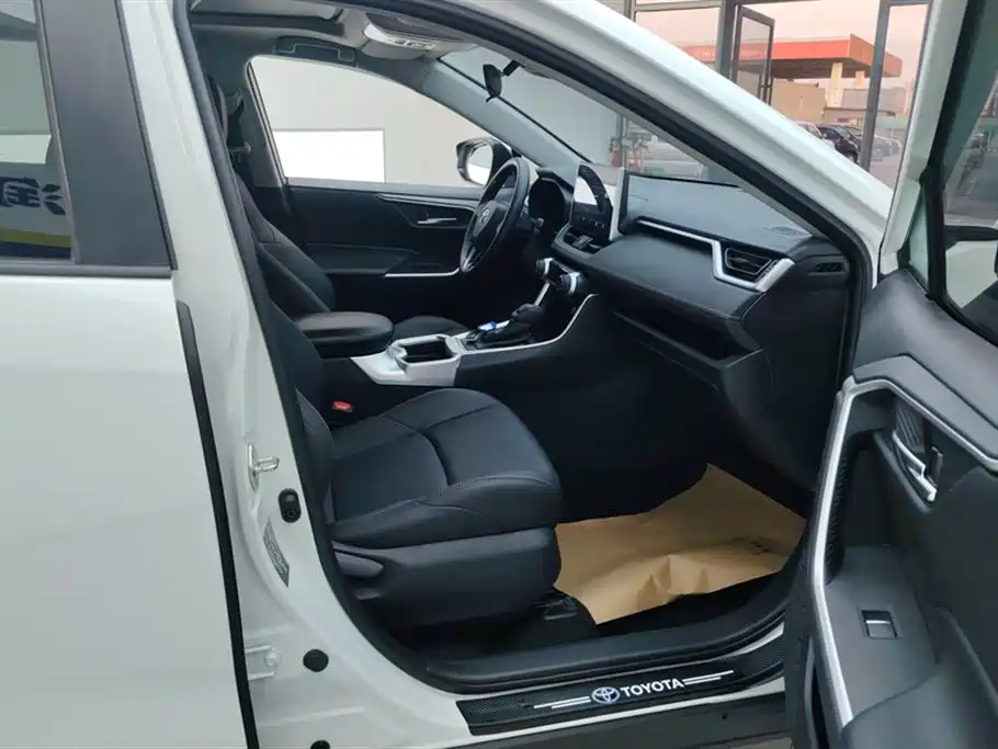 Toyota Wildlander 2020 2.0L CVT AWD Luxury Edition фото 8