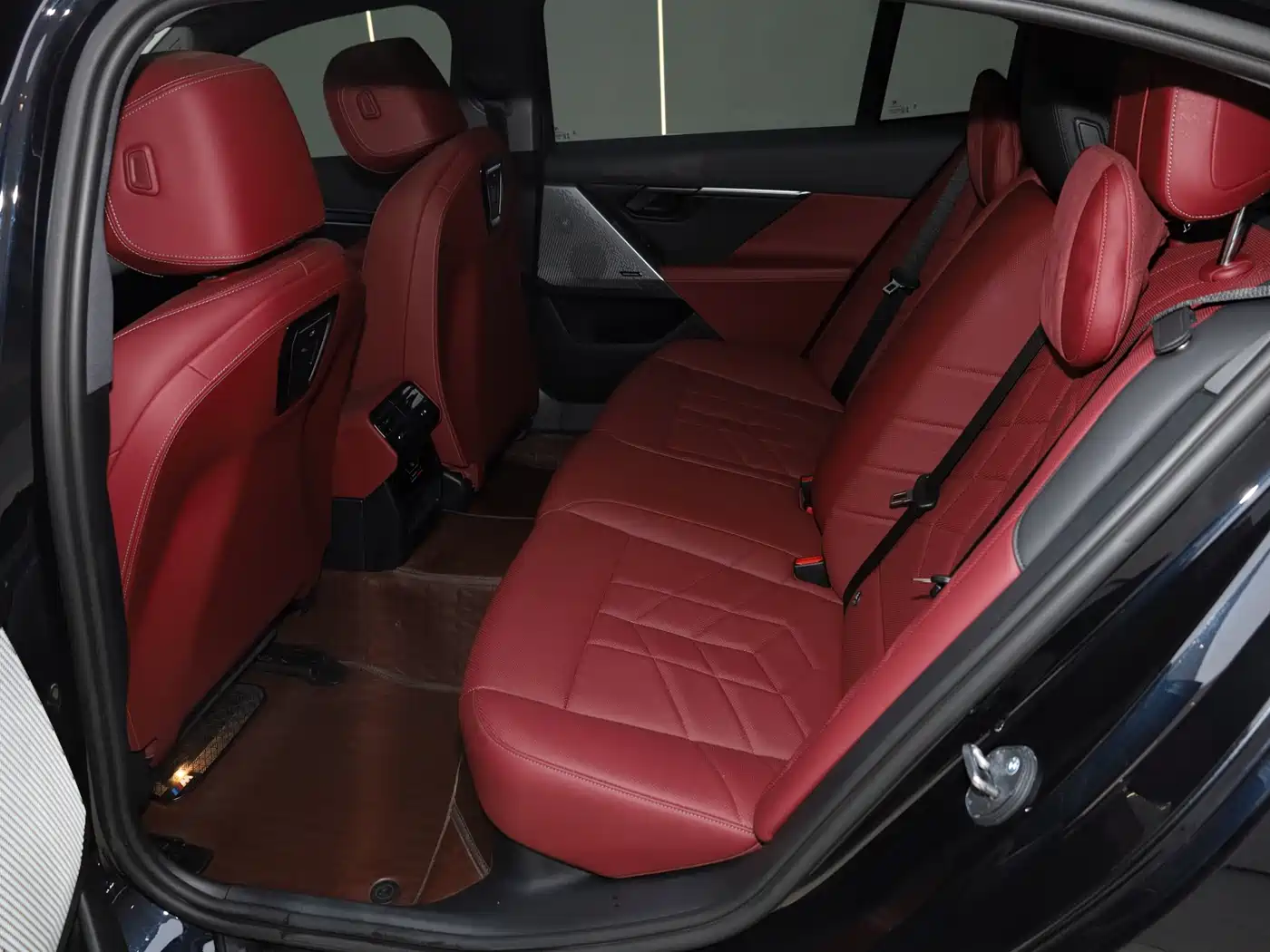 BMW 5 Series 2025 530Li Leading M Sport Package фото 28