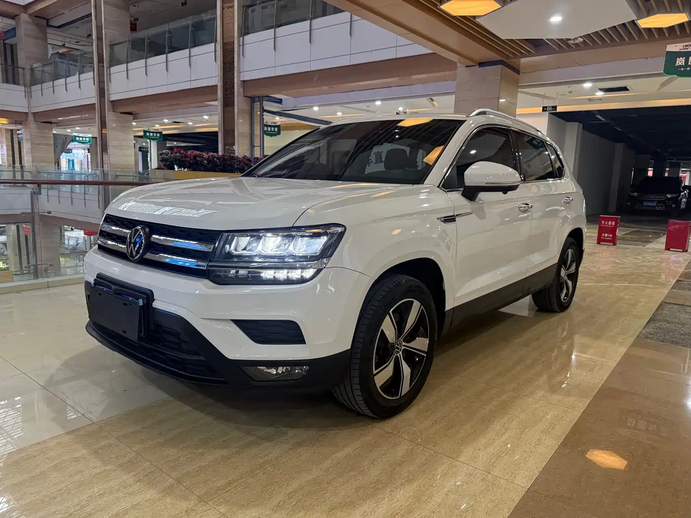 Фото 1 - Volkswagen Tharu