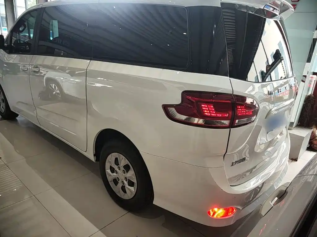 SAIC Maxus Maxus G10 2025 2025 2.0L Manual Multi-Purpose Edition Gasoline 7-Seater