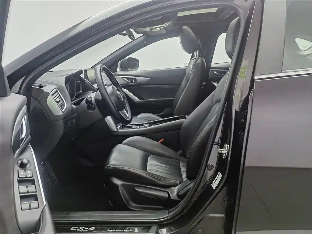 Mazda CX-4 2016 2.0L Automatic 2WD Skyactiv Premium Edition фото 10