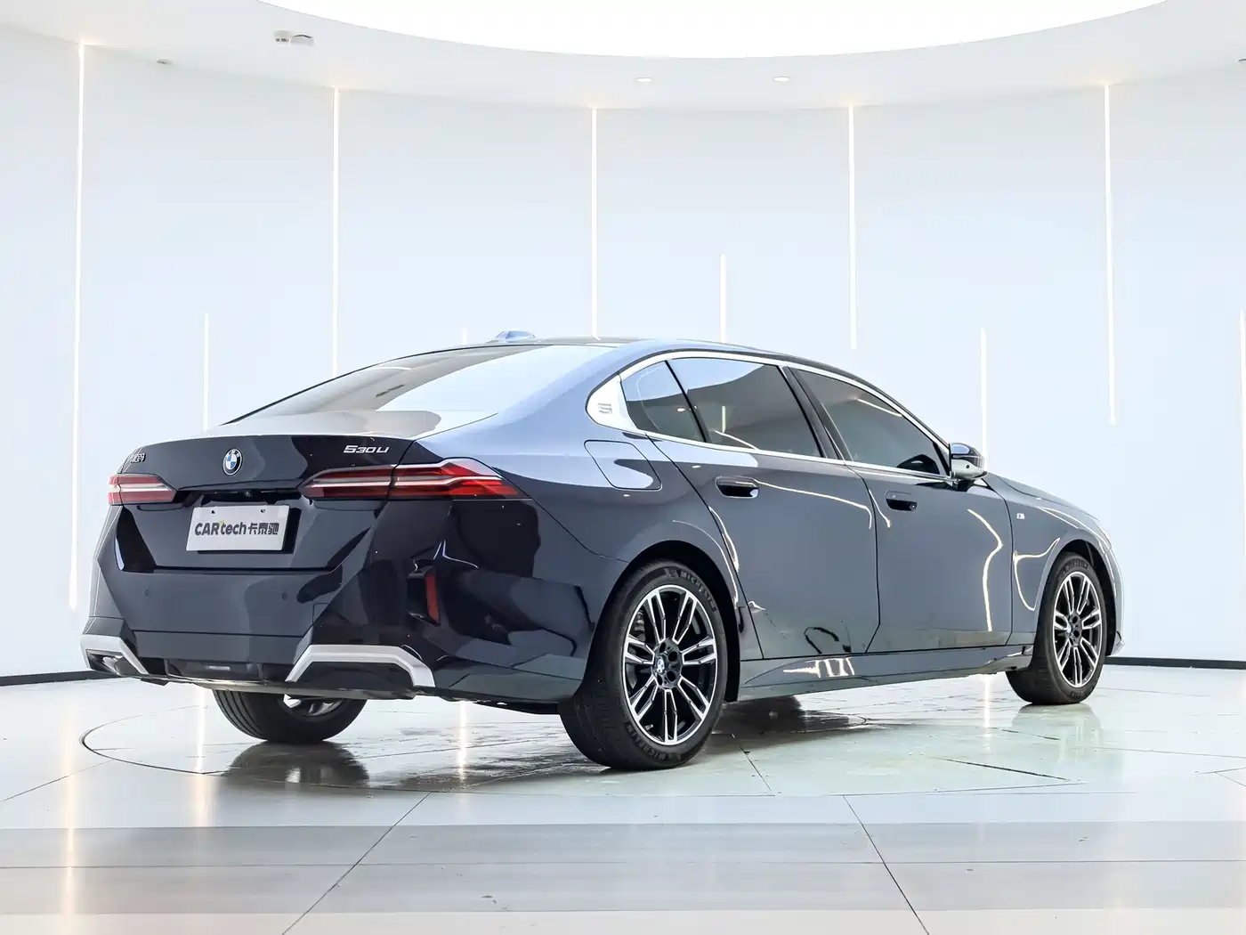 BMW 5 Series 2025 530Li Leading M Sport Package фото 4