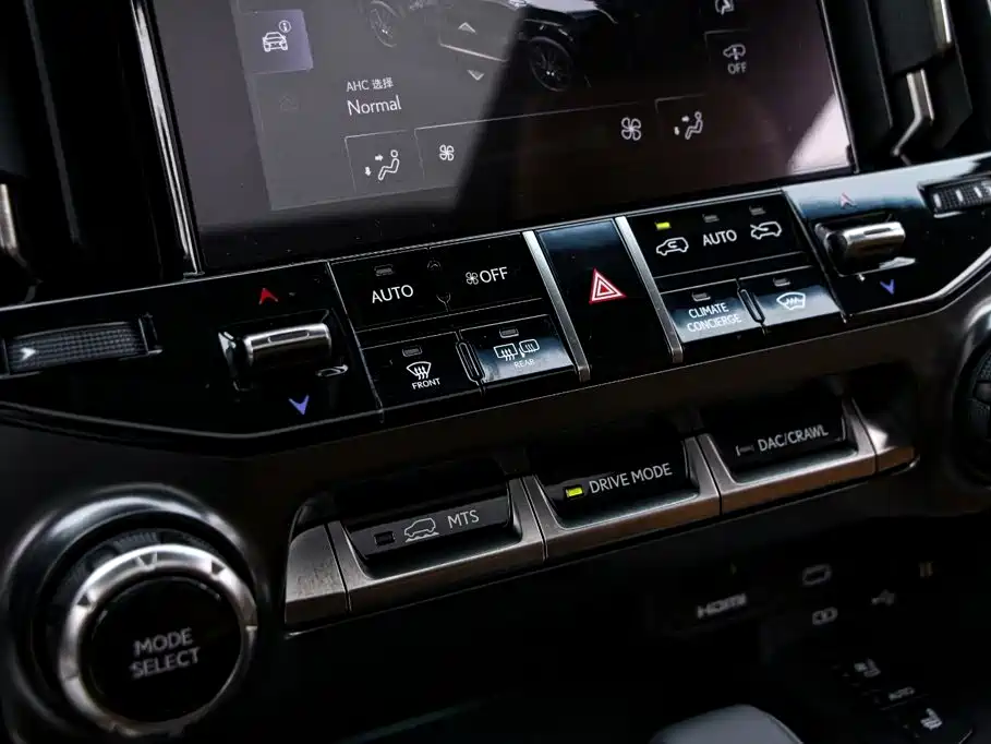 Фото 9 - Lexus LX