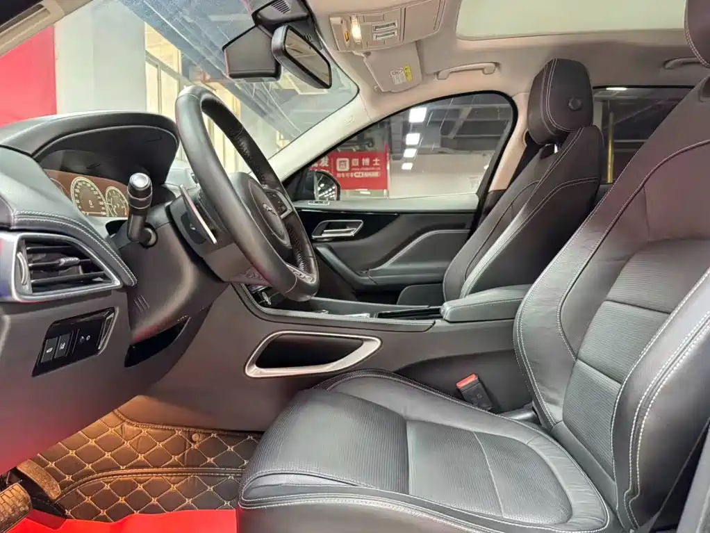 Фото 7 - Jaguar F-PACE