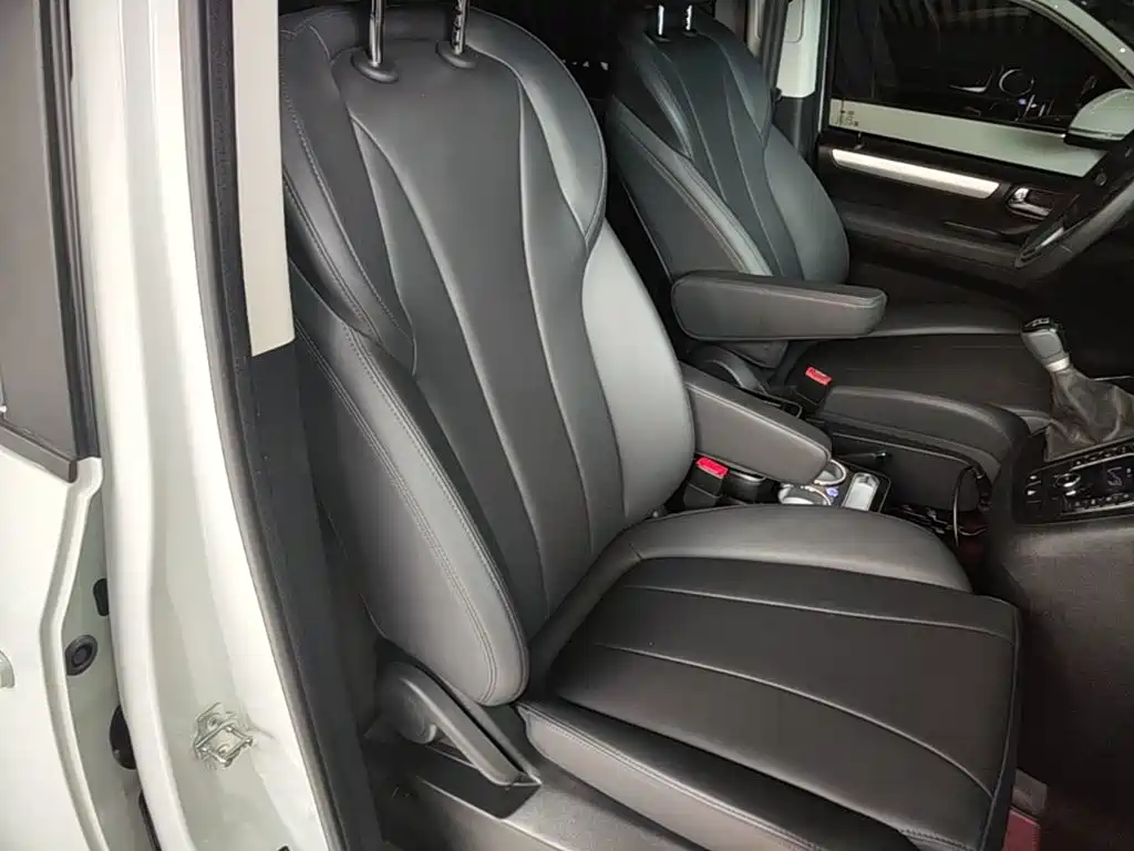 SAIC Maxus Maxus G10 2025 2025 2.0L Manual Multi-Purpose Edition Gasoline 7-Seater