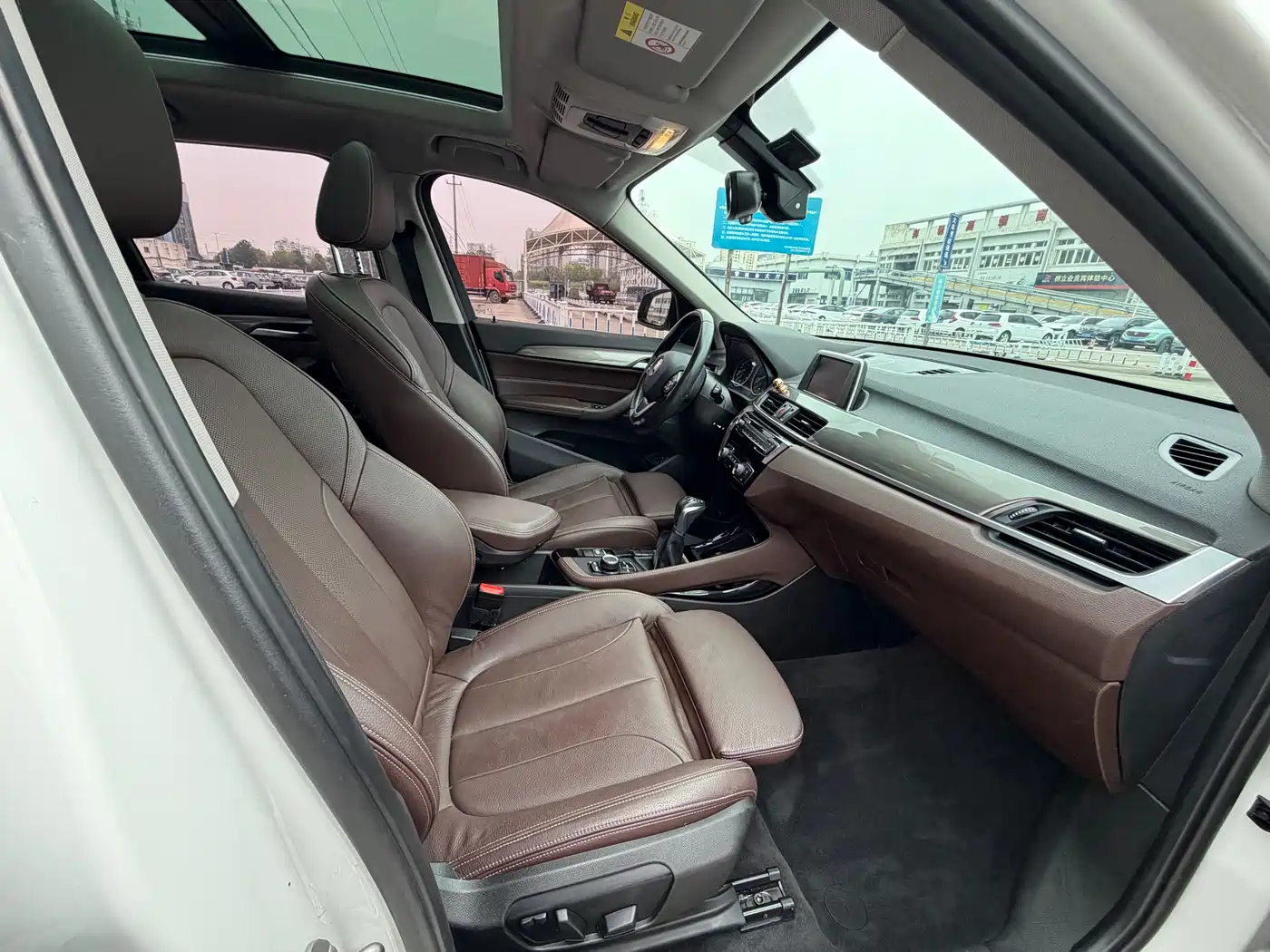 BMW X1 2018 sDrive18Li Premium Model фото 11
