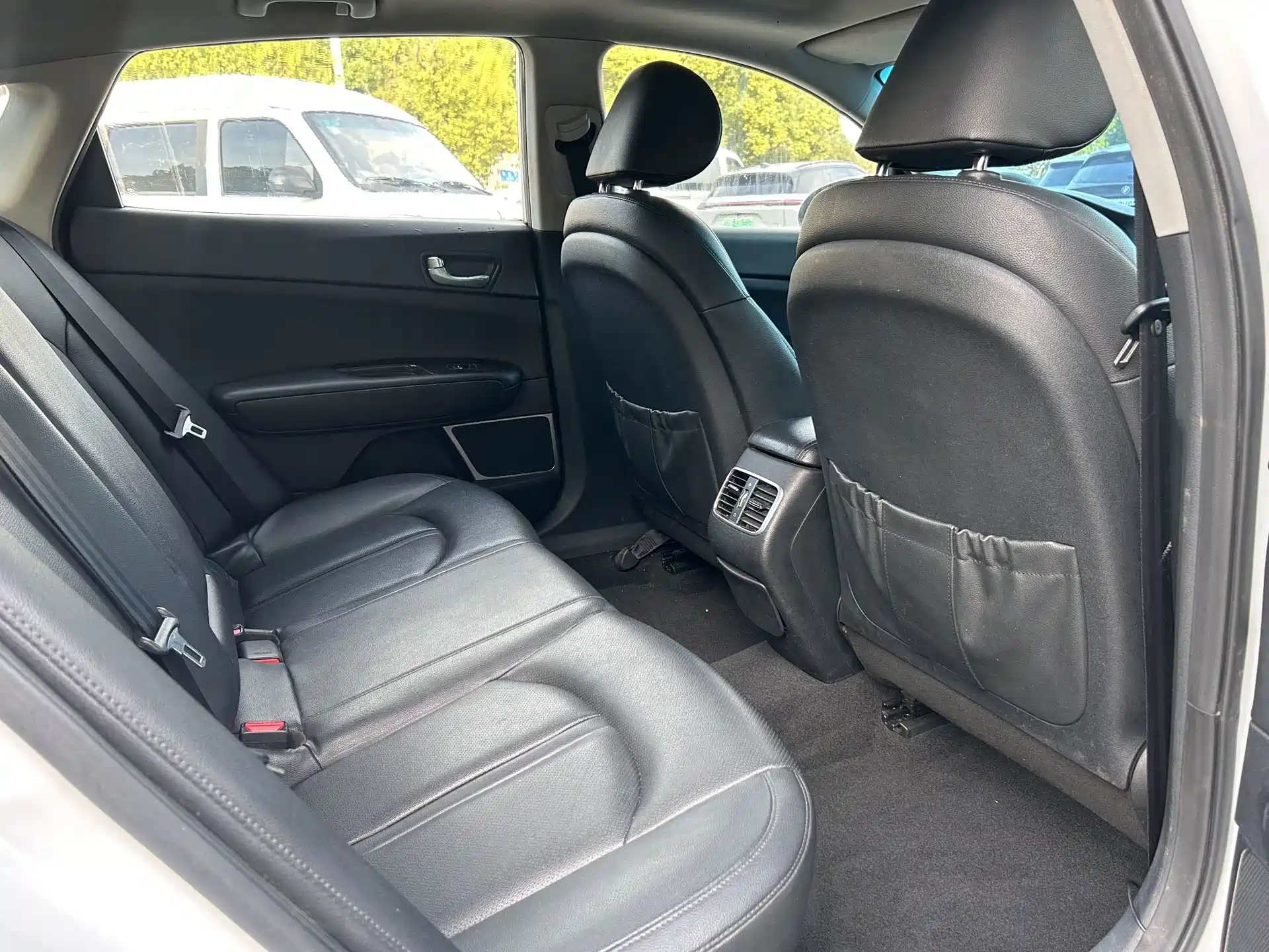 Photo 10 - Kia K5