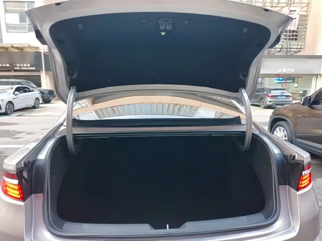 Geely Preface 2021 2021 Facelift 2.0TD Premium Model