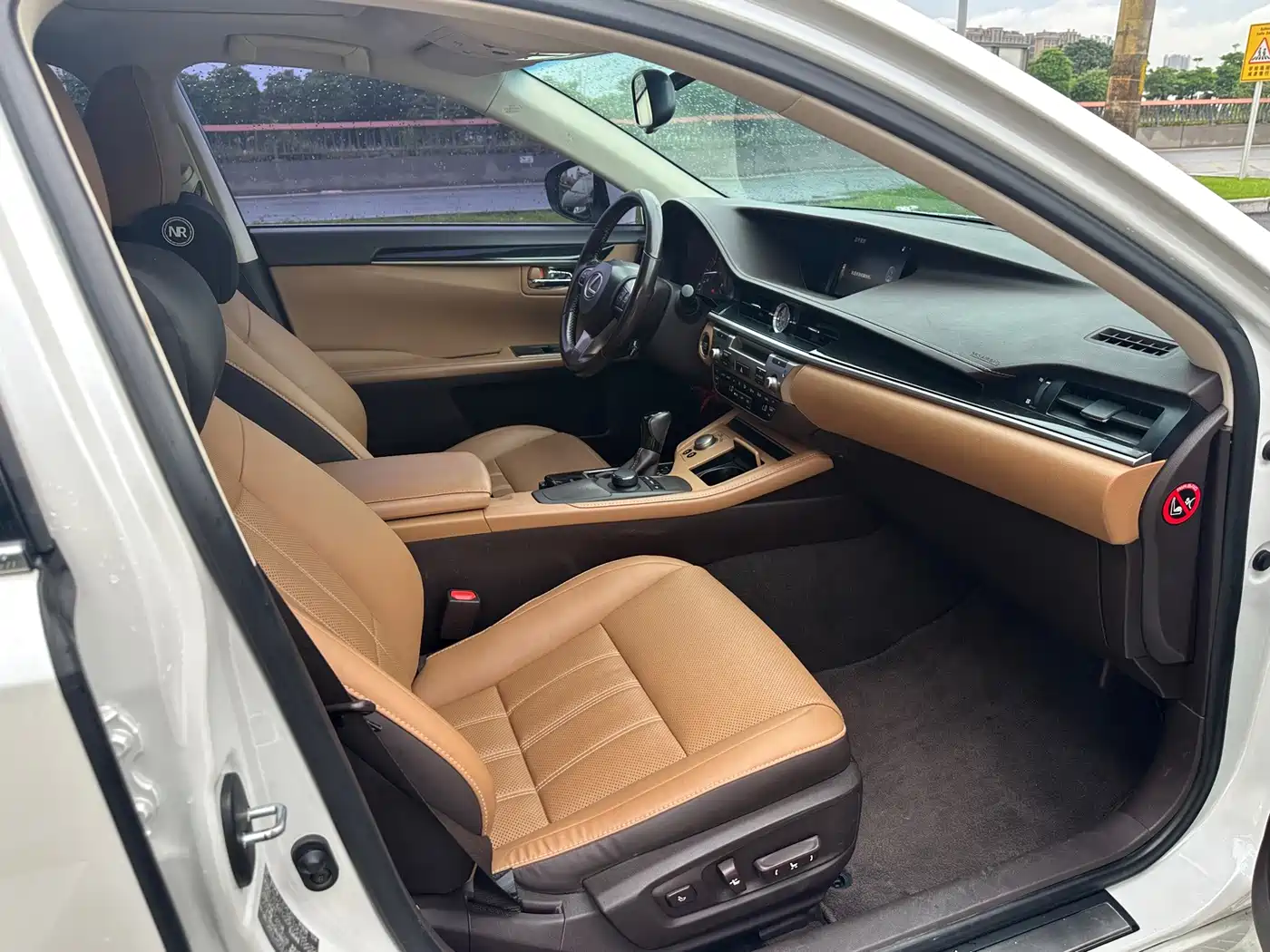 Фото 7 - Lexus ES