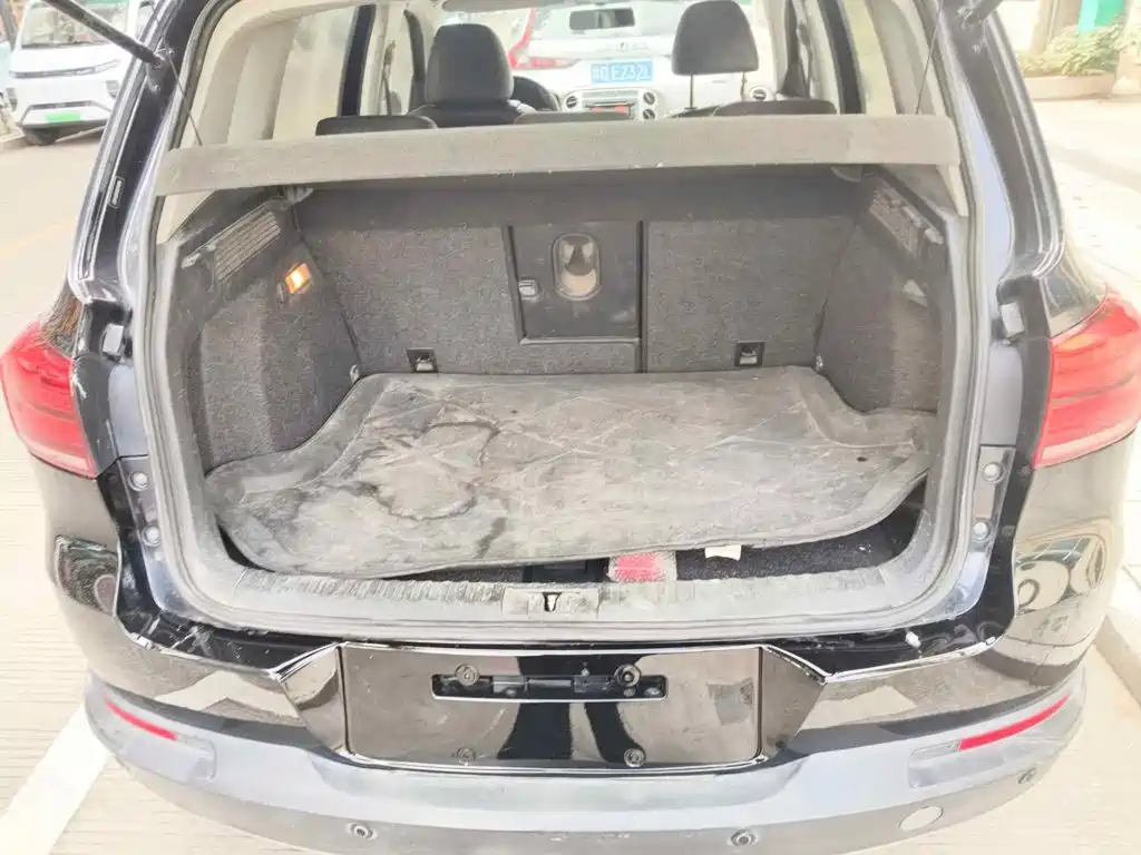 Photo 5 - Volkswagen Tiguan
