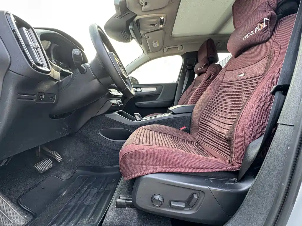Фото 4 - Volvo XC40