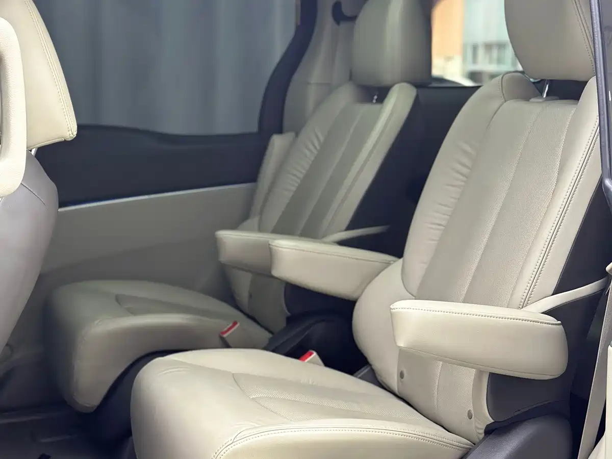 Buick GL8 2011 2011 3.0L XT Luxury Business Flagship