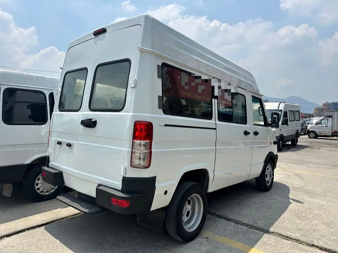 Iveco Daily 2017 2017 Model 2.5T A35 Bus Low Roof 5-7 Seats 47Z5