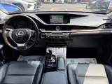 Фото 18 - Lexus ES