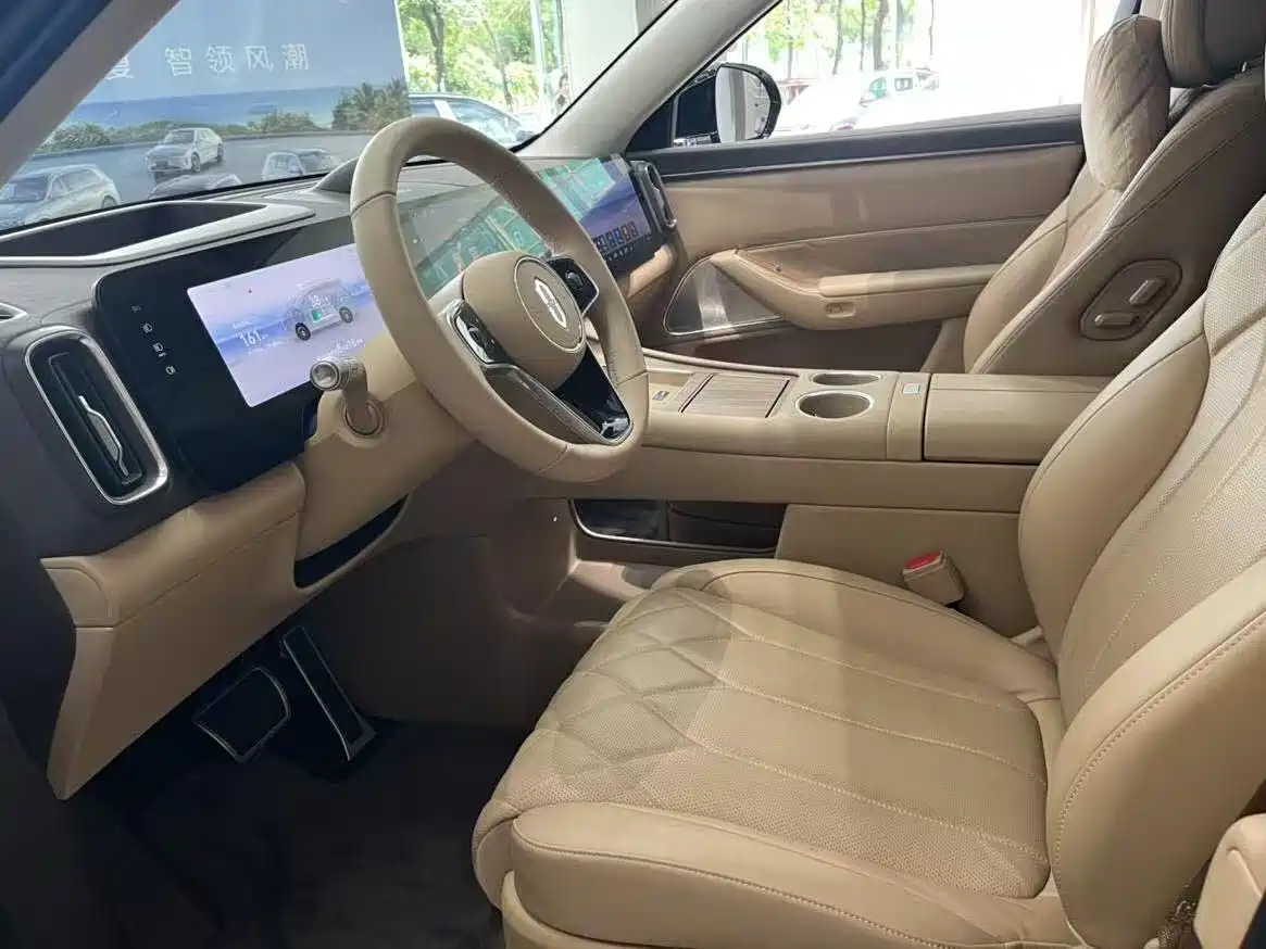 AITO Wenjie AITO M8 2025 Model Extended Range Max+ Edition 53.4kWh 6-Seater фото 7