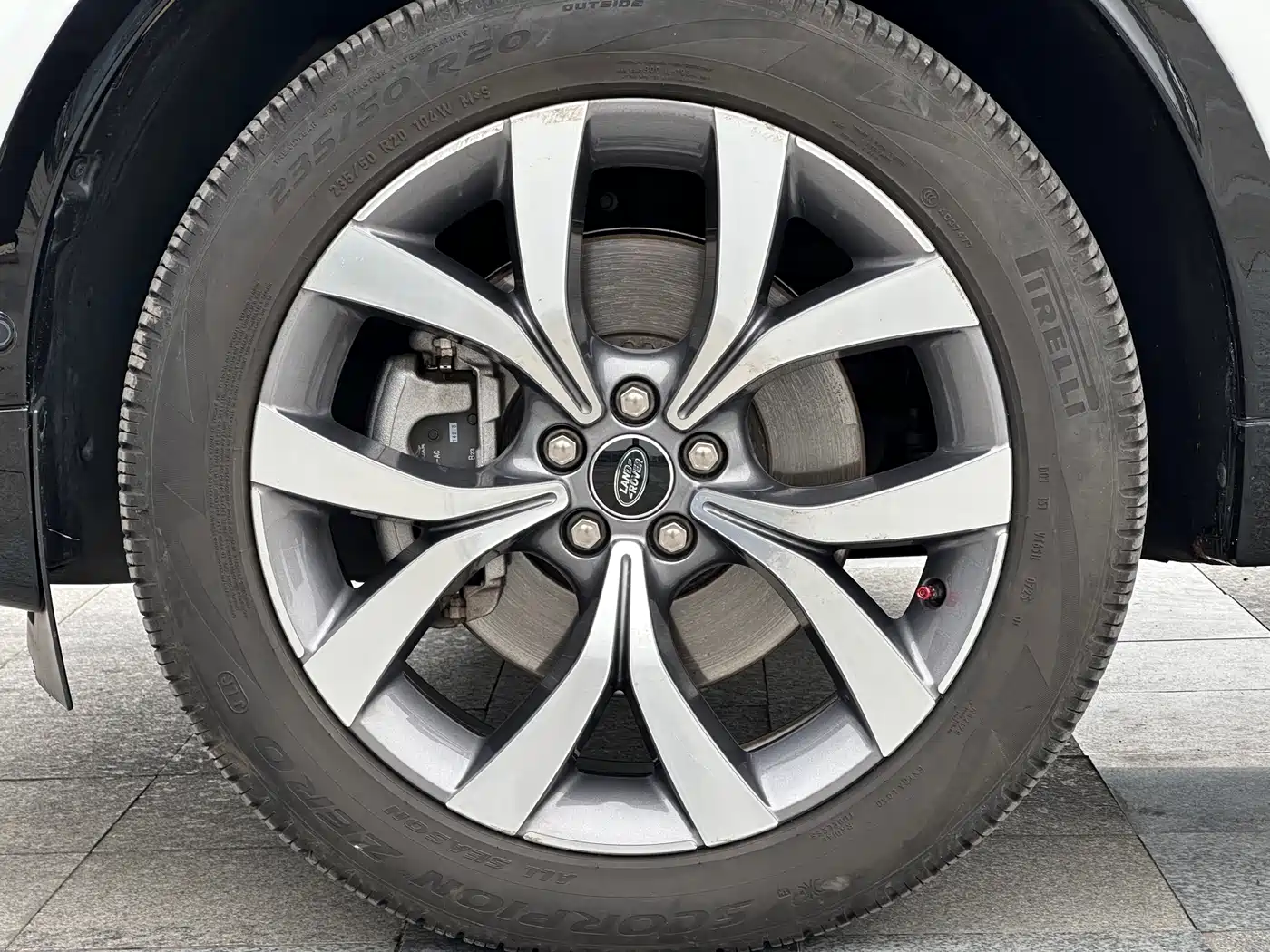 Land Rover Discovery Sport 2024 Luxury Custom Edition фото 30