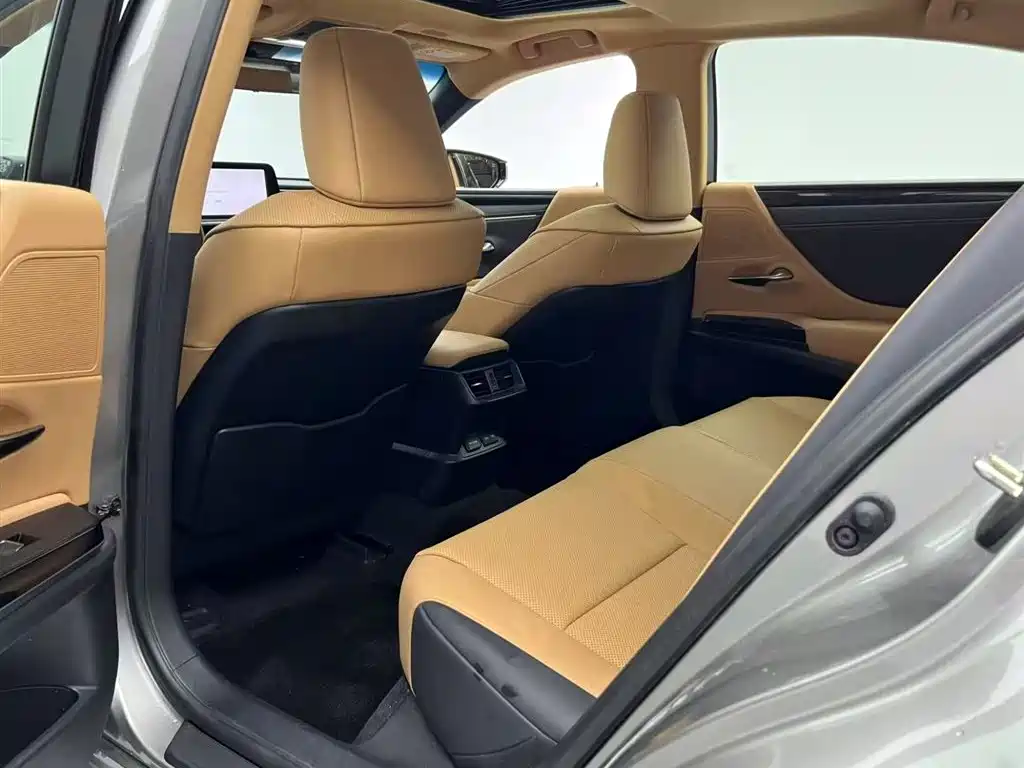 Lexus ES 2022 200 Excellence Edition фото 8