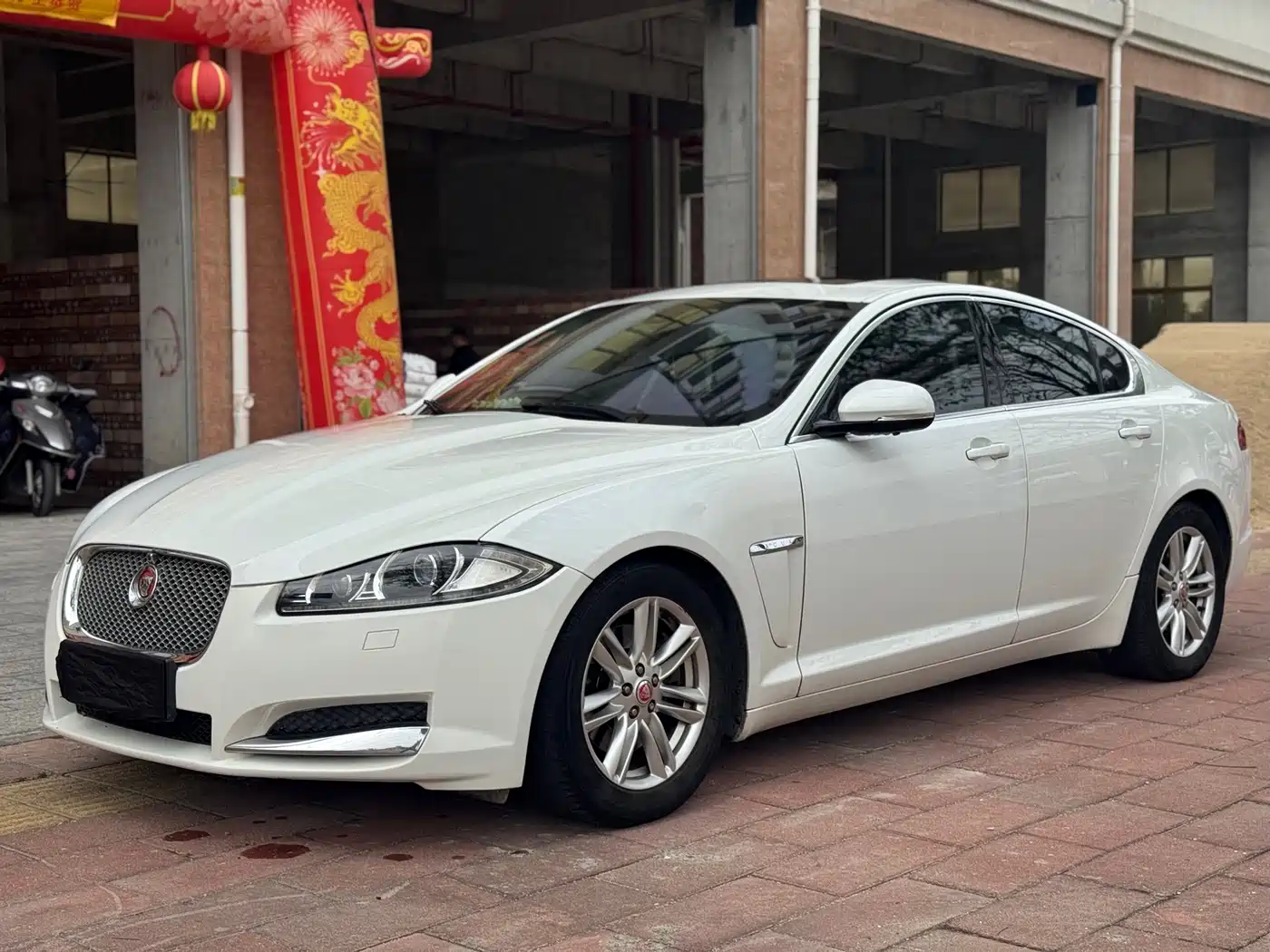 Jaguar XF 2014 2014 XF 2.0T Style Club Limited Edition