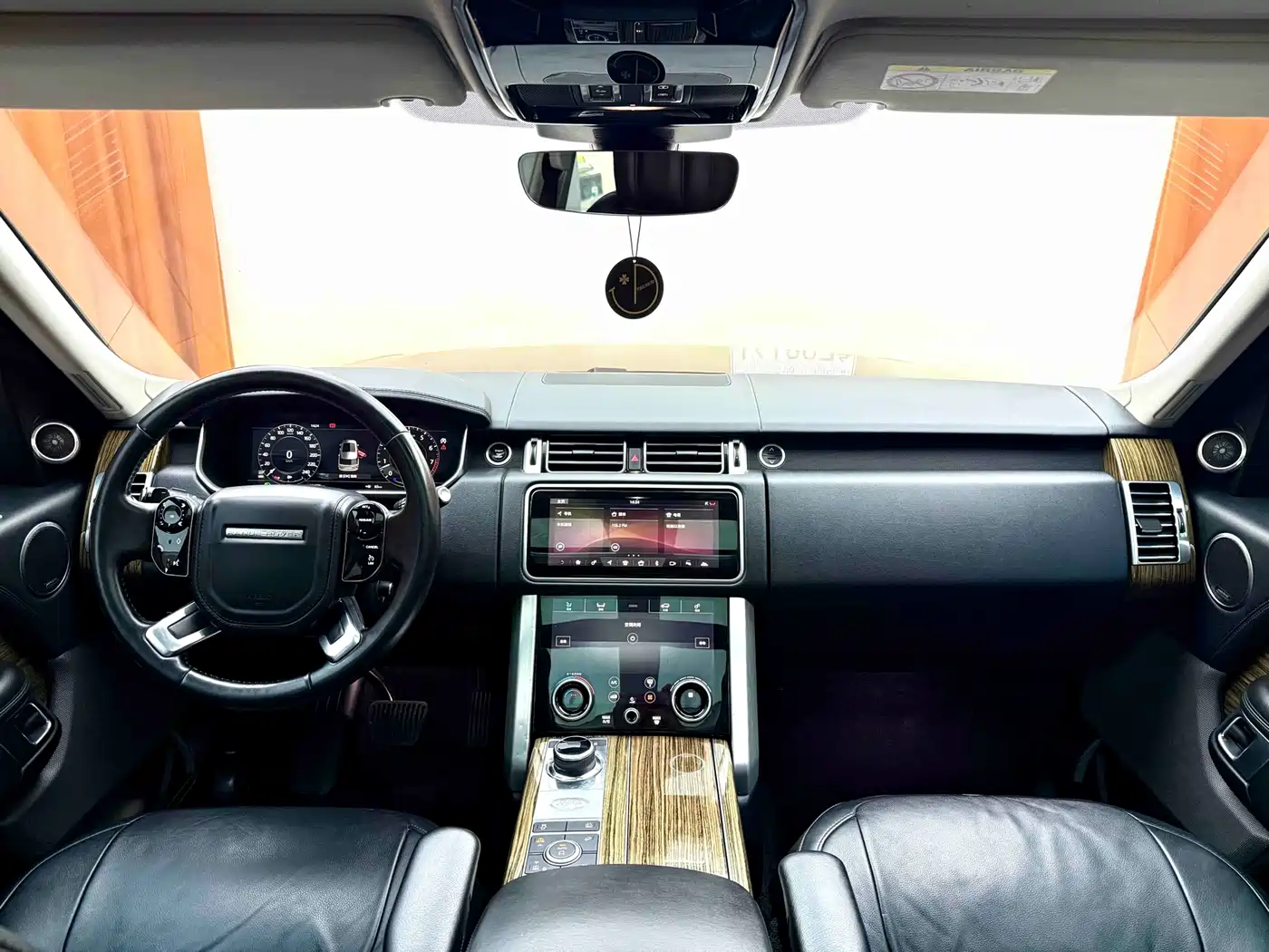 Land Rover Range Rover 2019 3.0 SC V6 Golden Age Edition фото 9