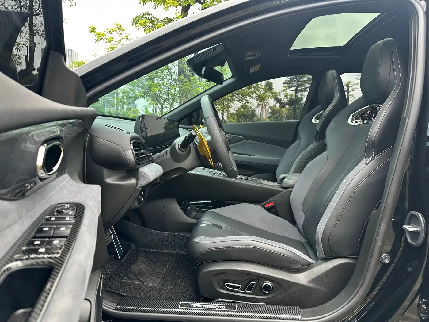 GAC Trumpchi Trumpchi Emkoo 2024 Model 400T Auto Shadow Leopard R MAX Edition фото 16
