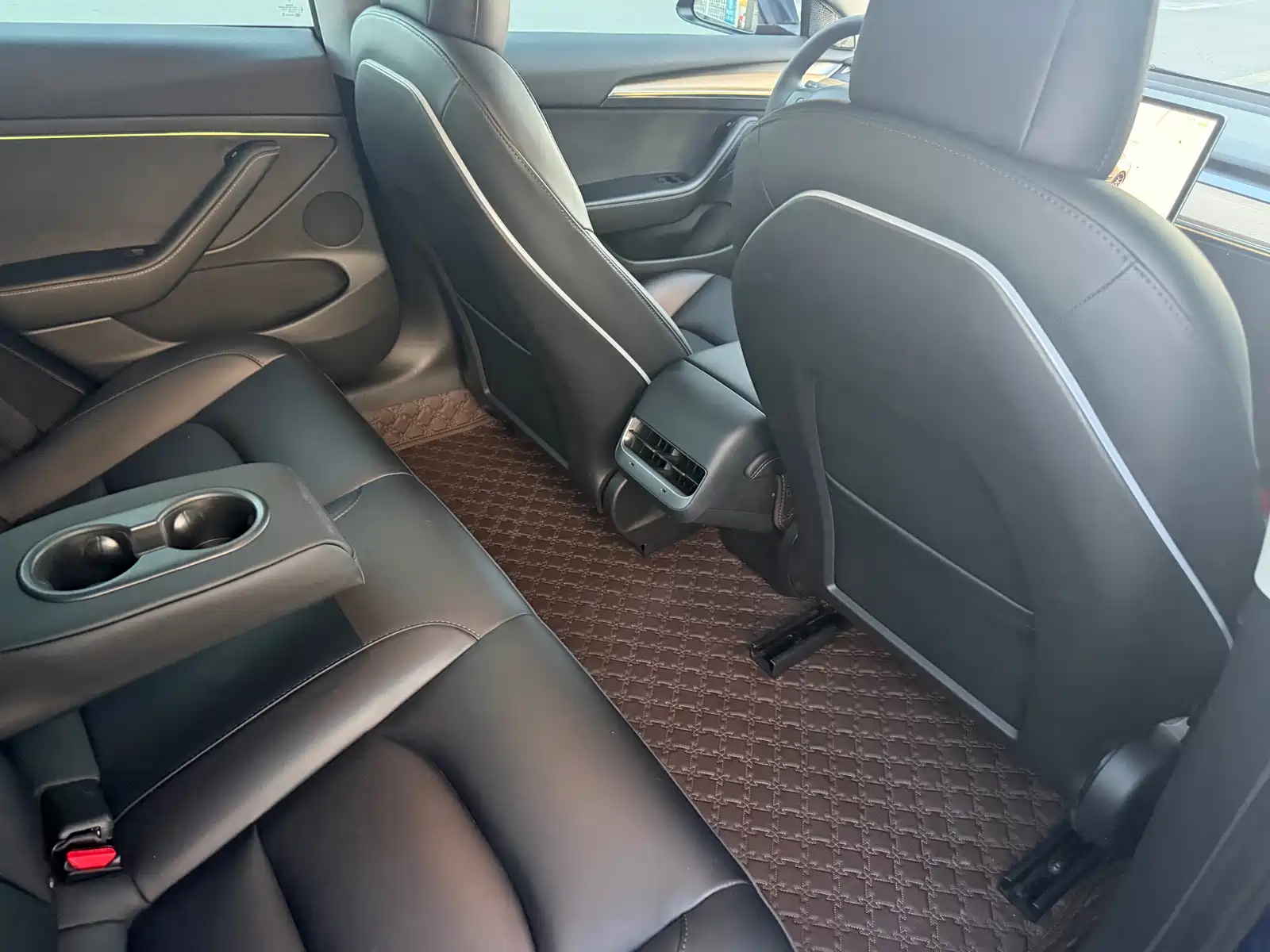 Фото 8 - Tesla Model 3