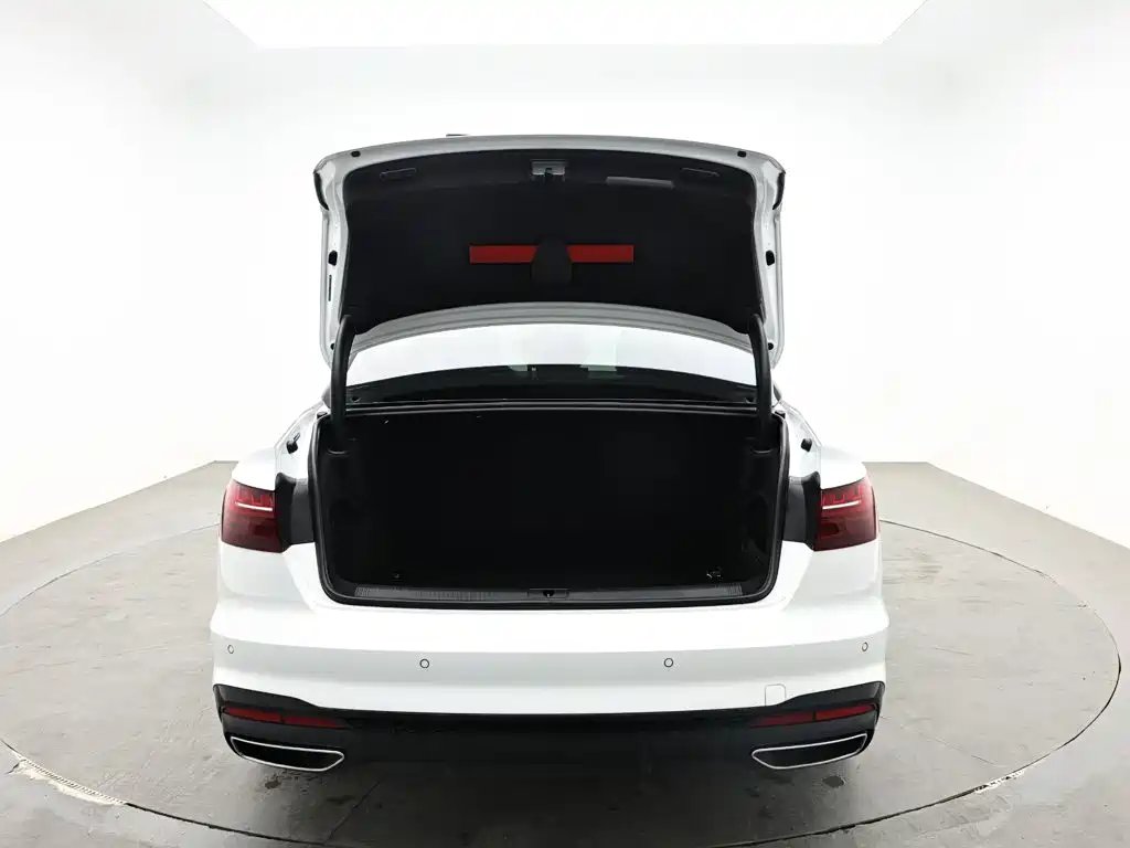 Photo 8 - Audi A4L