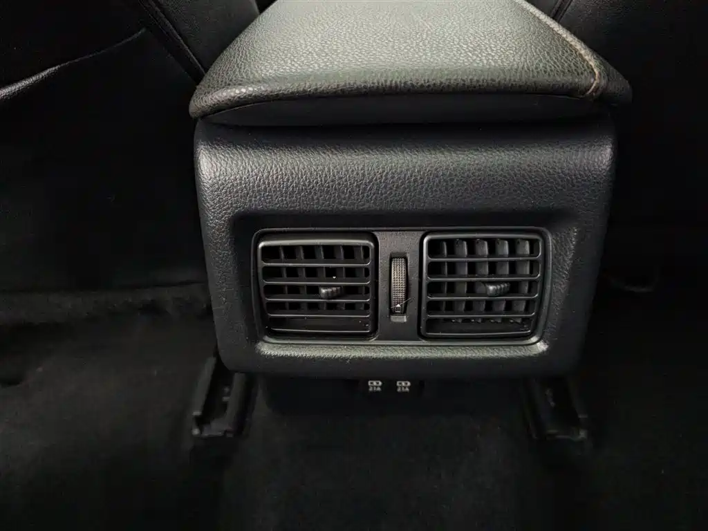 Toyota Camry 2021 2.5G Luxury Edition фото 13