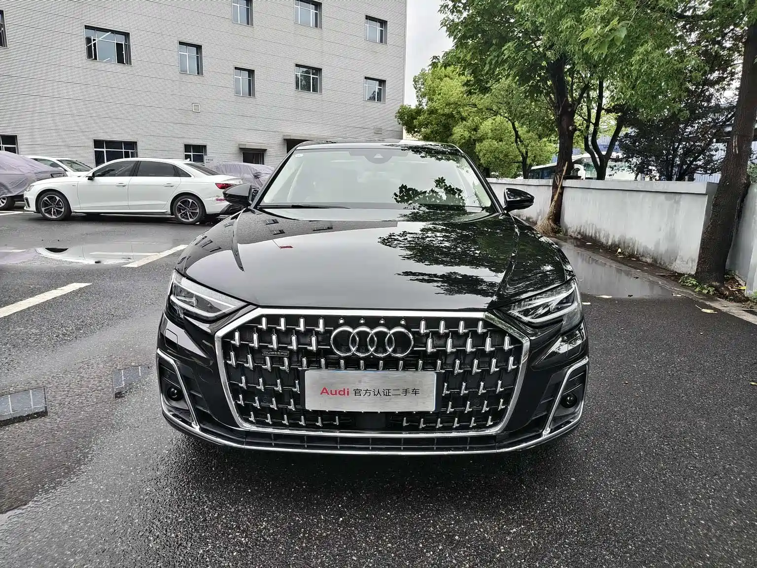 Фото 2 - Audi A8
