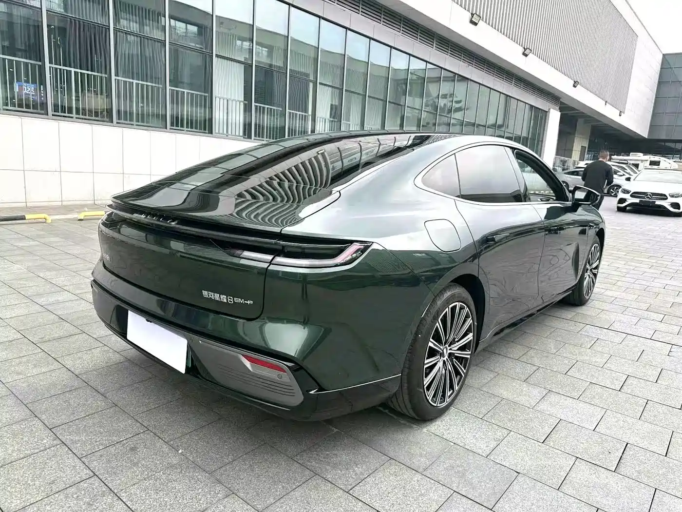 Geely Galaxy Galaxy Xingyao 8 2025 60km EM-i Luxury Edition фото 3