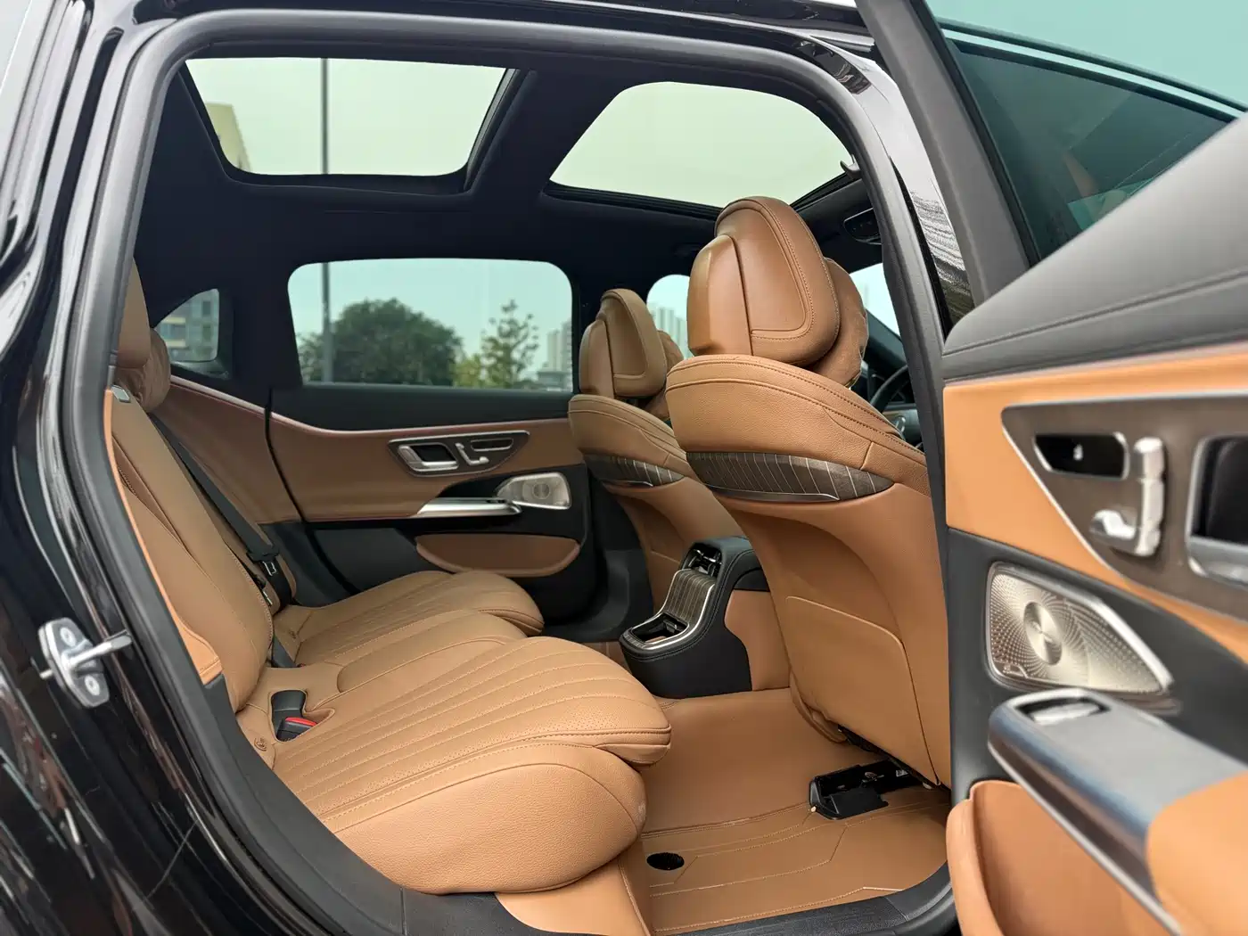 Mercedes-Benz E-Class 2025 E 300 L Luxury фото 16